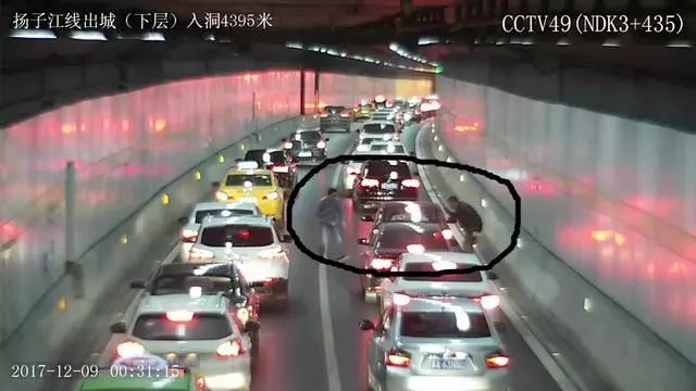 隧道口警示，查酒駕代駕費用300元，理性飲酒提醒安全出行標語牌